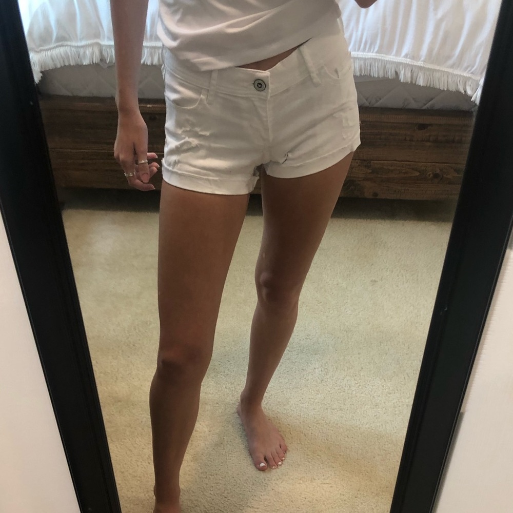 White Hollister shorts